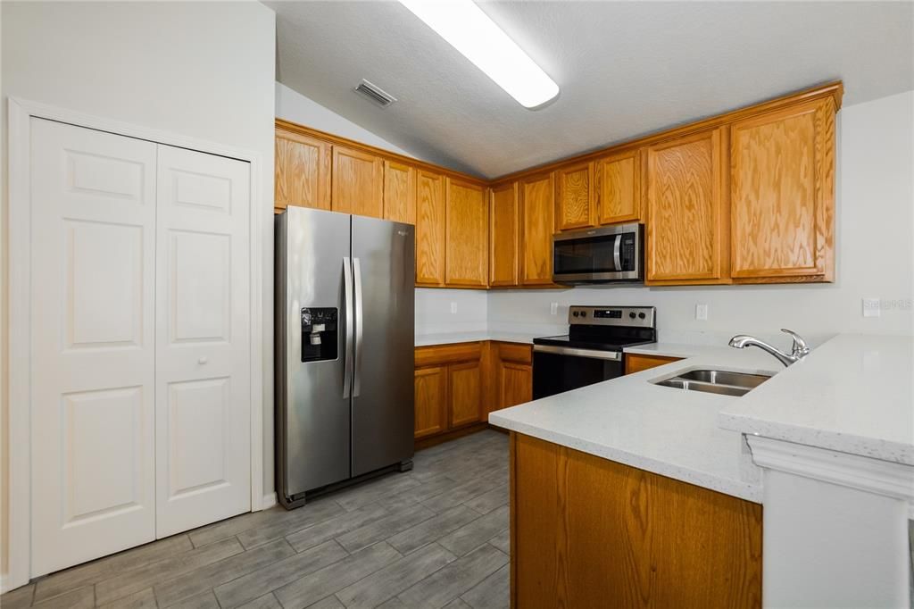 For Rent: $2,515 (4 beds, 2 baths, 1785 Square Feet)