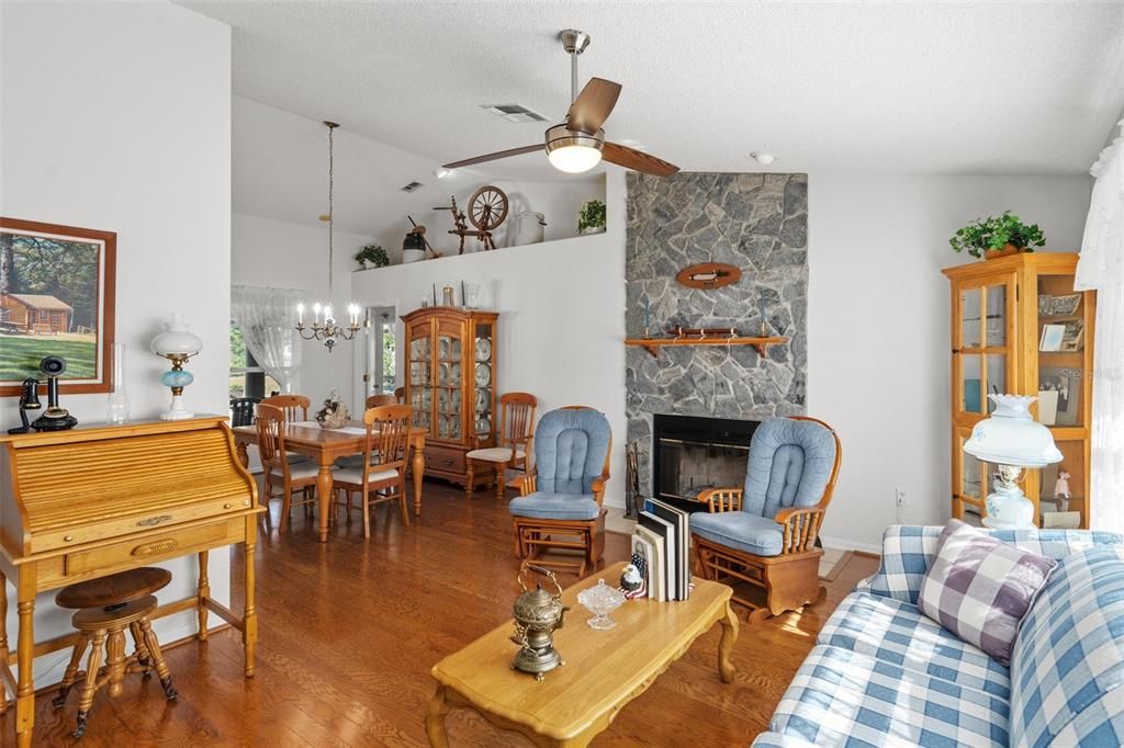 Recently Sold: $720,000 (3 beds, 2 baths, 1940 Square Feet)