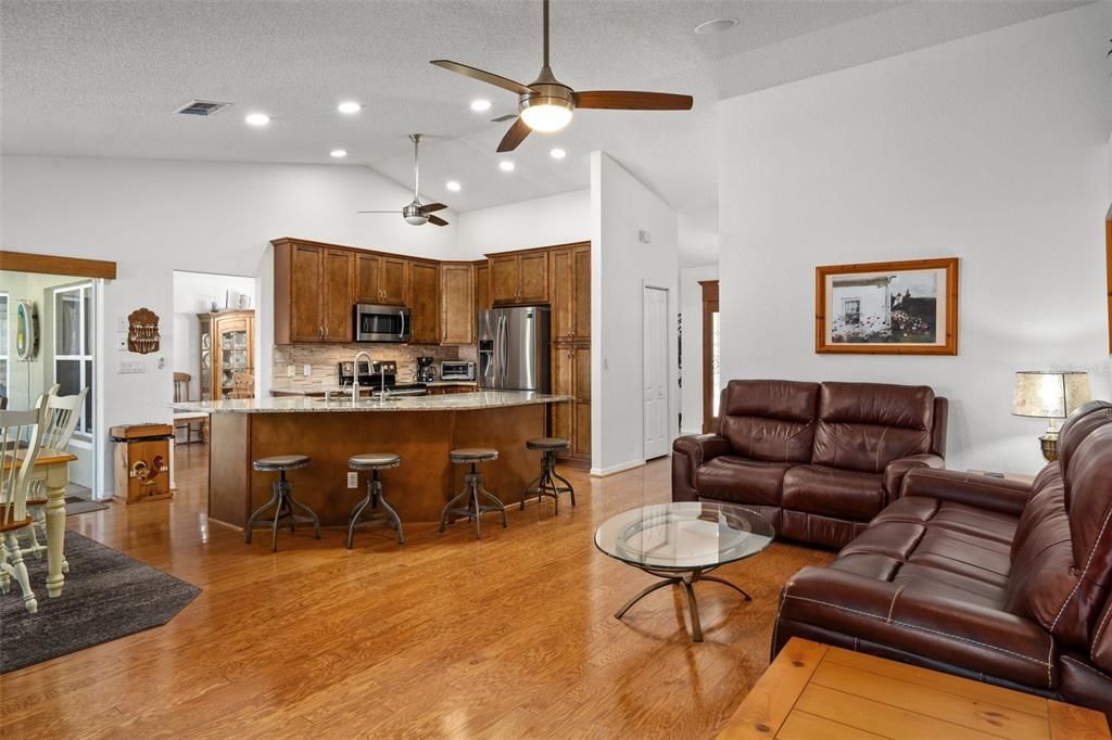 Recently Sold: $720,000 (3 beds, 2 baths, 1940 Square Feet)