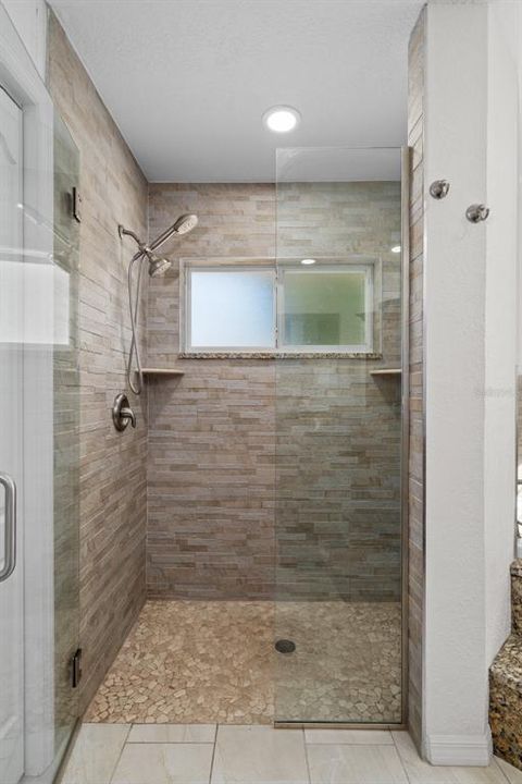 最近售出: $720,000 (3 贝兹, 2 浴室, 1940 平方英尺)