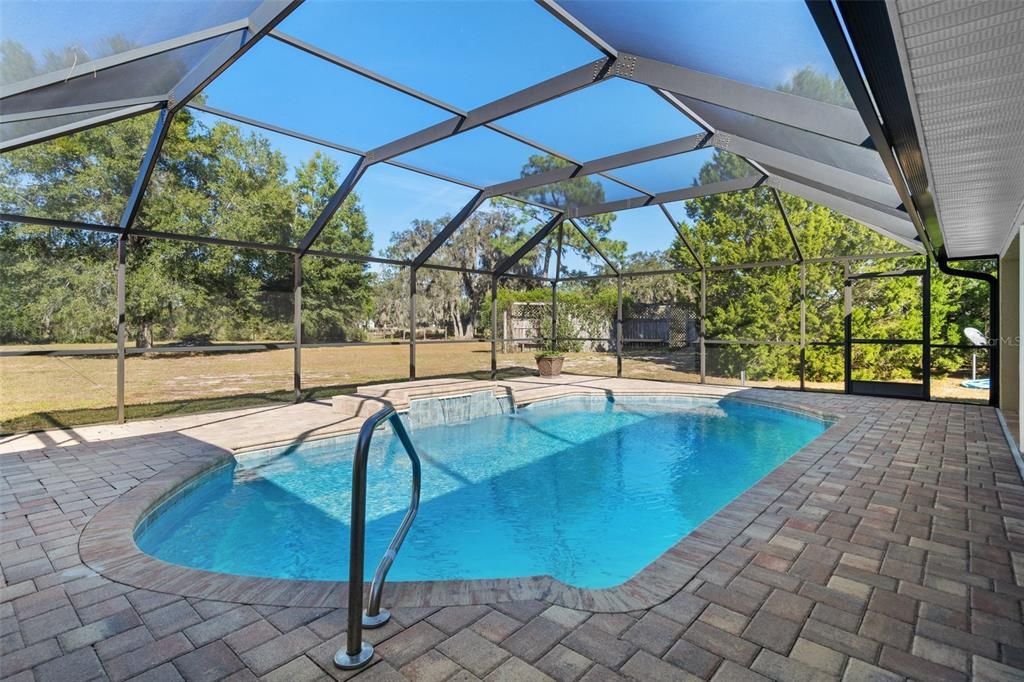 Recently Sold: $720,000 (3 beds, 2 baths, 1940 Square Feet)