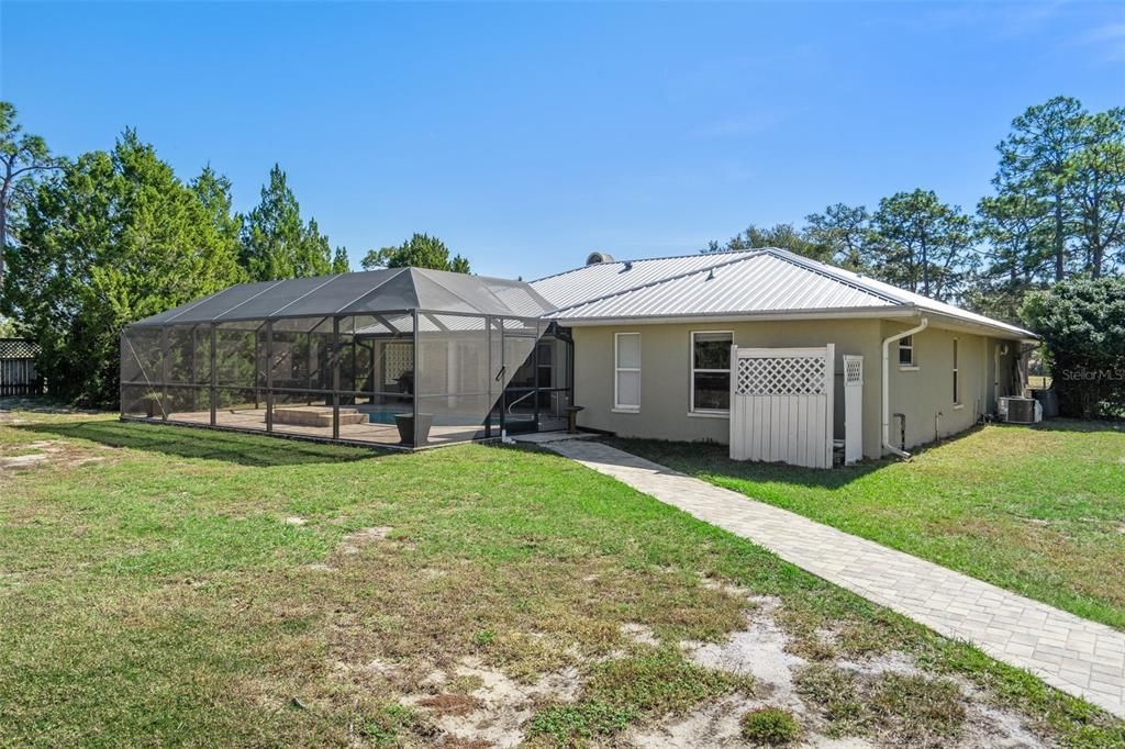 Recently Sold: $720,000 (3 beds, 2 baths, 1940 Square Feet)