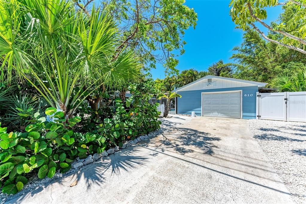 Detached Garage