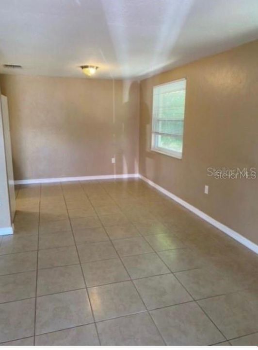 Recently Rented: $1,300 (1 beds, 1 baths, 550 Square Feet)