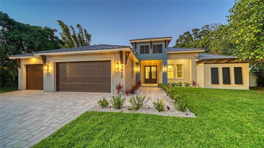 Recently Sold: $3,300,000 (3 beds, 4 baths, 2844 Square Feet)