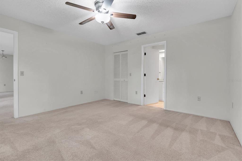 Active With Contract: $217,900 (2 beds, 2 baths, 1135 Square Feet)