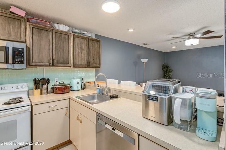 For Sale: $229,500 (3 beds, 2 baths, 1180 Square Feet)