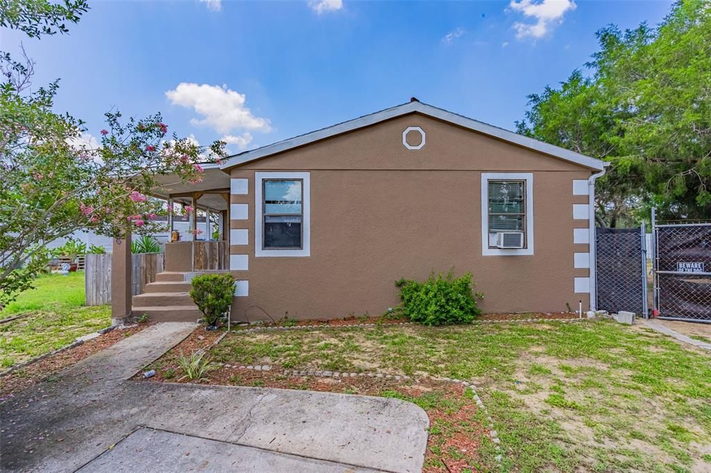 Recently Sold: $185,000 (3 beds, 2 baths, 1152 Square Feet)
