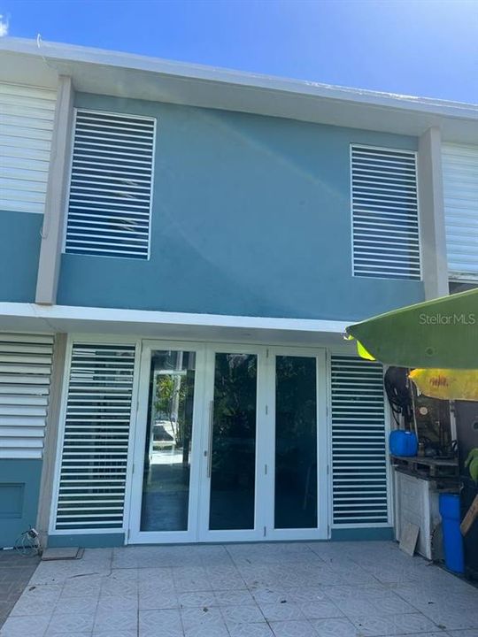 Recently Sold: $145,000 (2 beds, 1 baths, 892.39 Square Feet)
