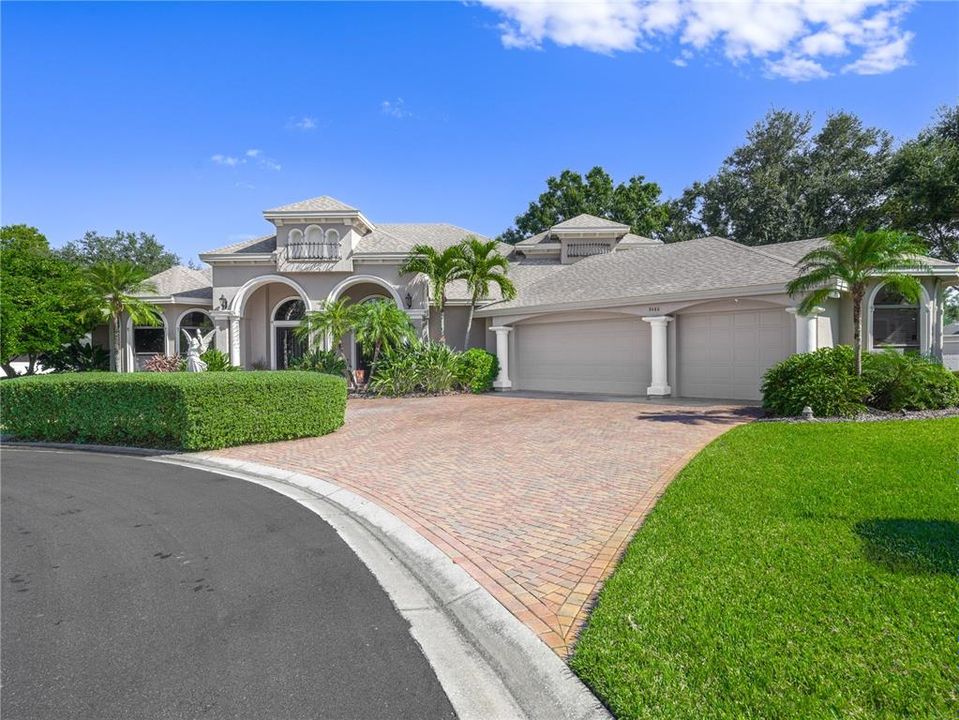 Recently Sold: $999,000 (5 beds, 4 baths, 4652 Square Feet)