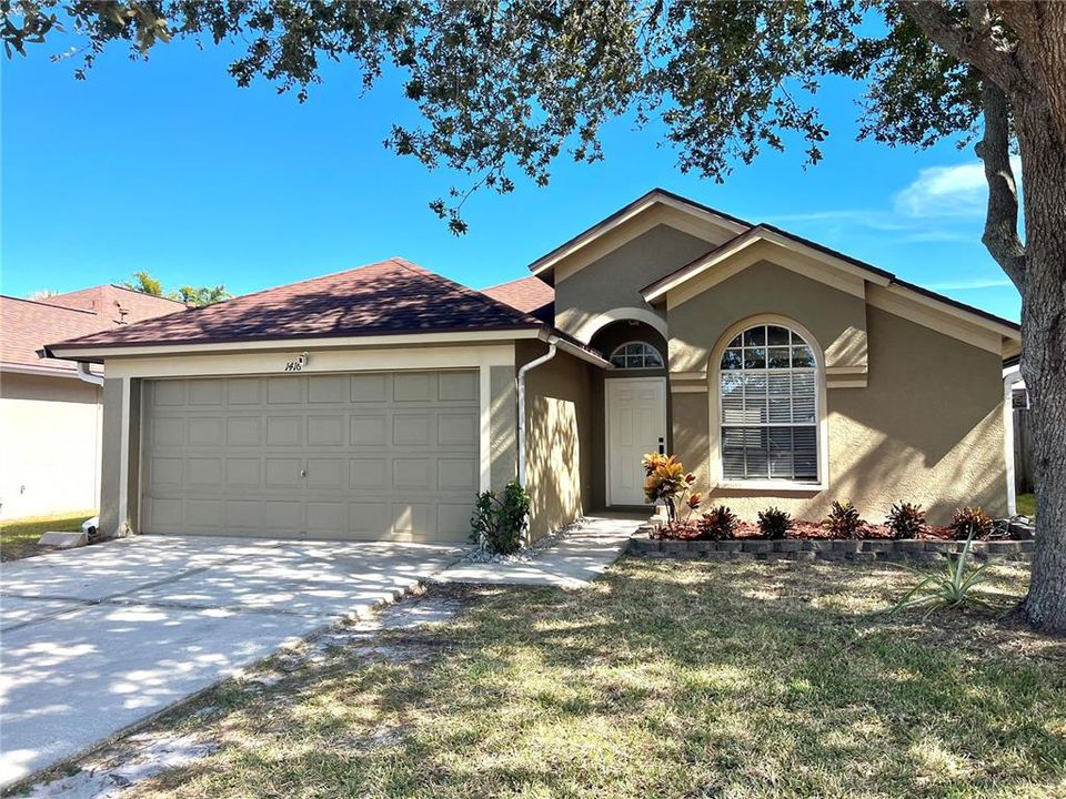 Recently Rented: $2,250 (3 beds, 2 baths, 1572 Square Feet)