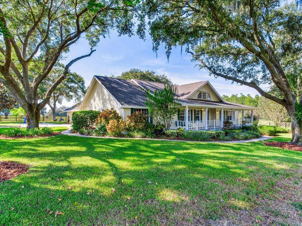 Recently Sold: $1,275,000 (4 beds, 2 baths, 2716 Square Feet)