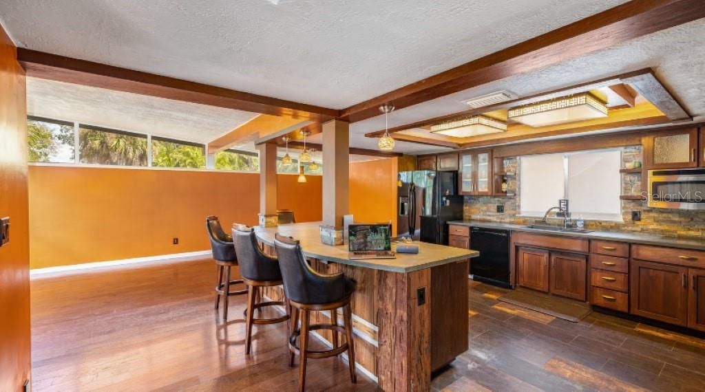 Recently Rented: $2,567 (4 beds, 2 baths, 2017 Square Feet)