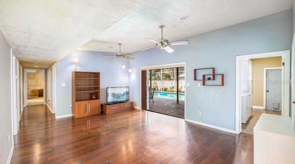 Recently Rented: $2,567 (4 beds, 2 baths, 2017 Square Feet)