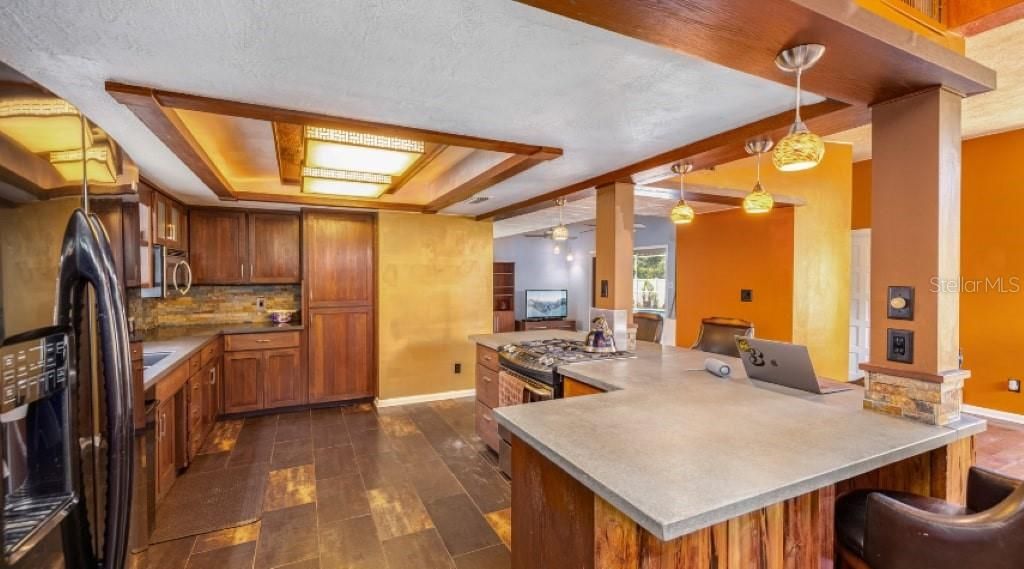 Recently Rented: $2,567 (4 beds, 2 baths, 2017 Square Feet)