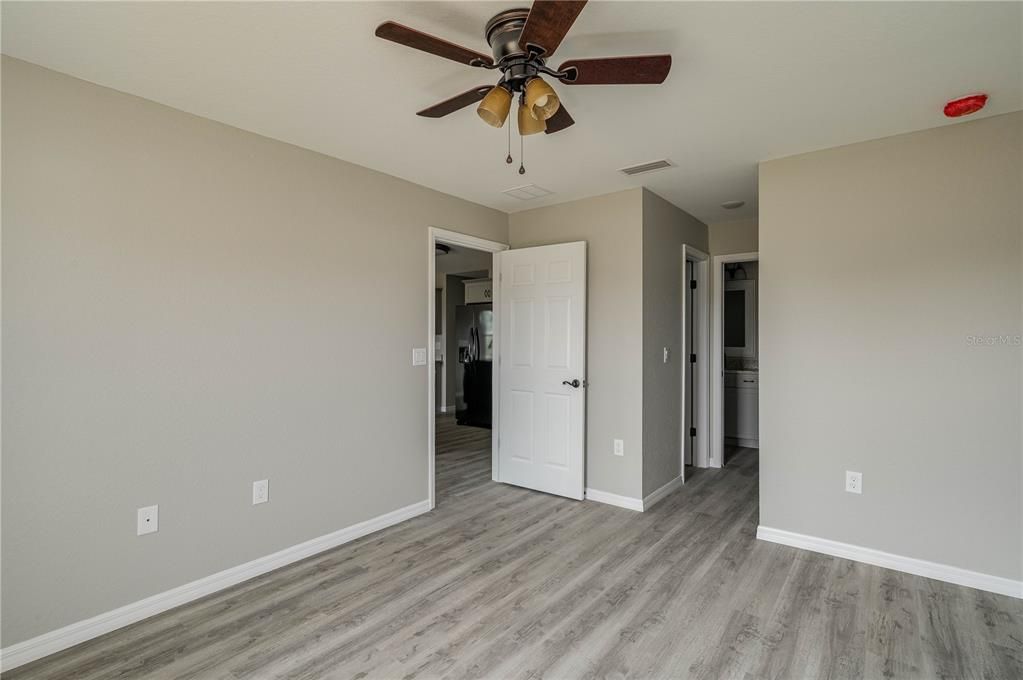 Active With Contract: $239,000 (2 beds, 2 baths, 1049 Square Feet)