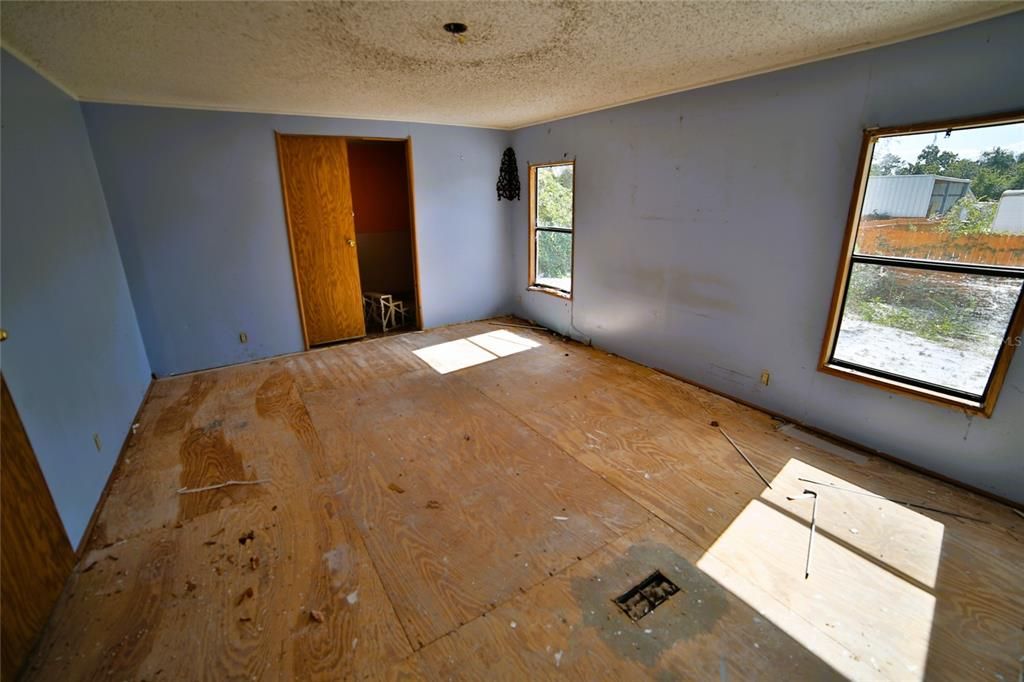 For Sale: $135,000 (3 beds, 2 baths, 1728 Square Feet)