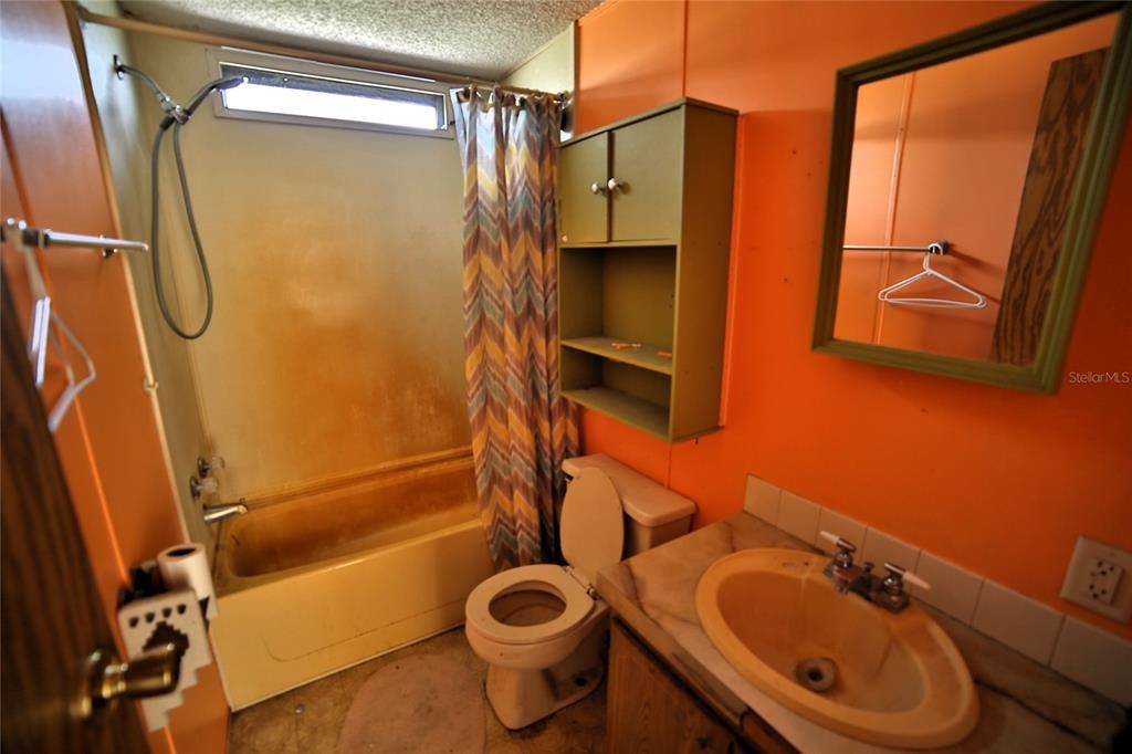 For Sale: $135,000 (3 beds, 2 baths, 1728 Square Feet)