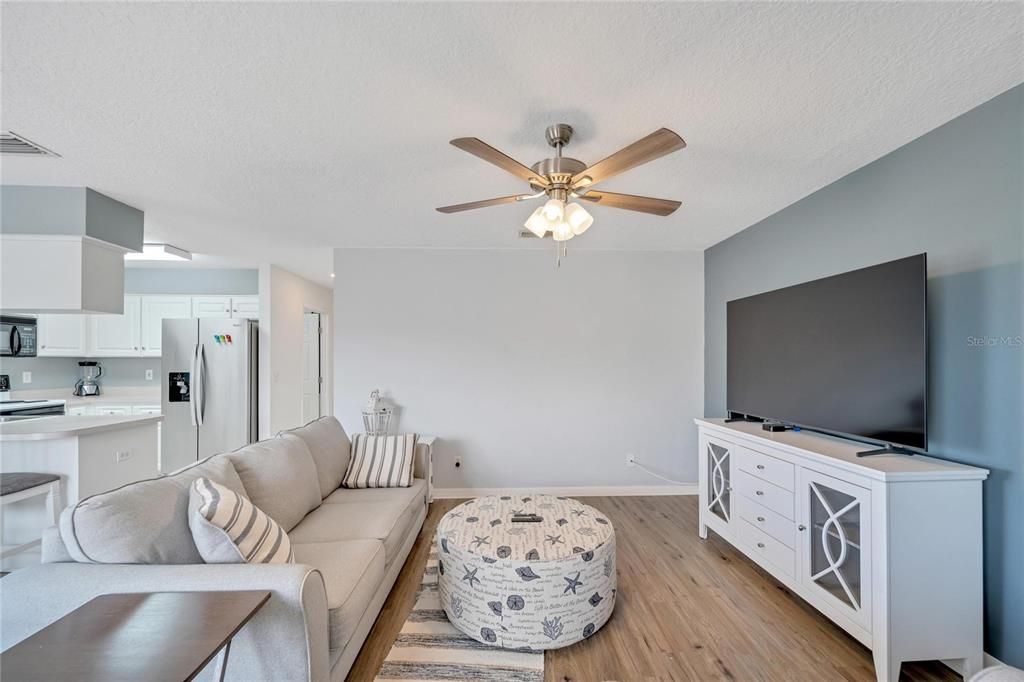 For Sale: $300,000 (2 beds, 2 baths, 1142 Square Feet)