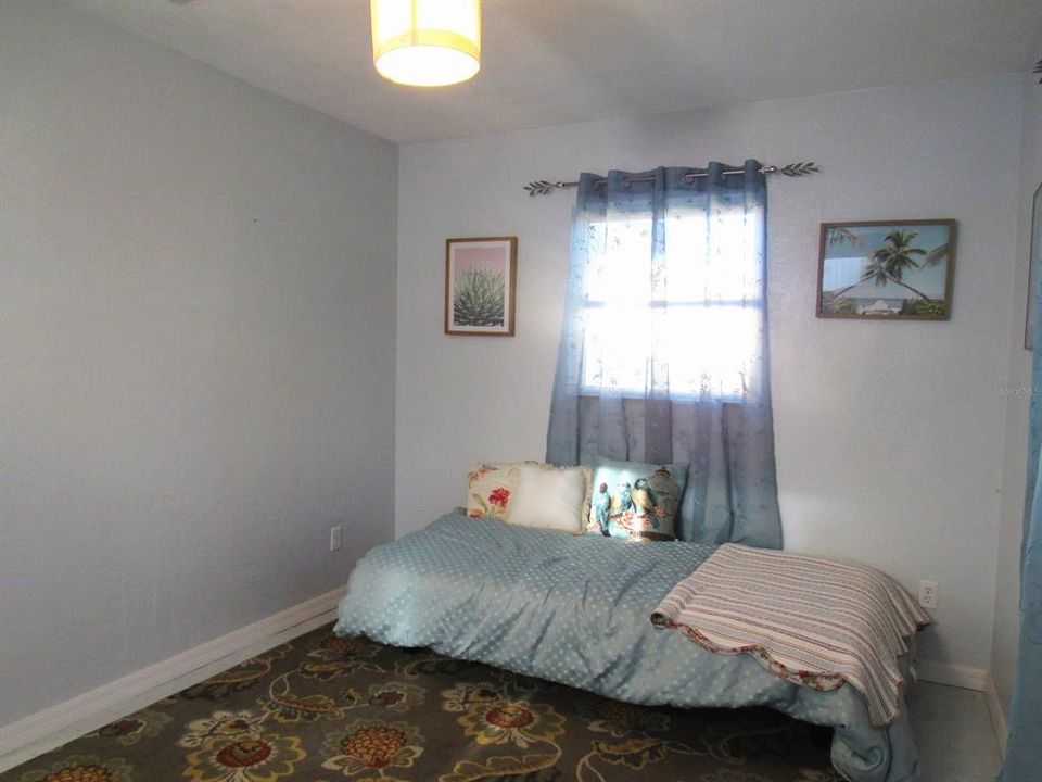 For Sale: $319,900 (2 beds, 1 baths, 980 Square Feet)