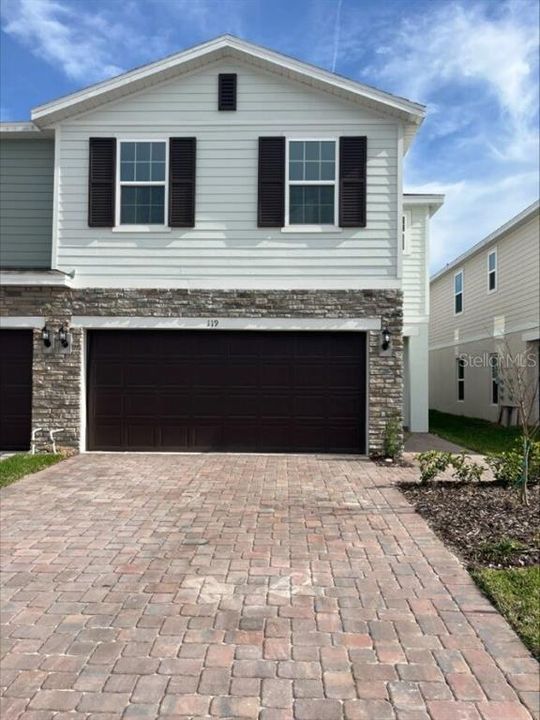 Recently Sold: $379,990 (4 beds, 2 baths, 1918 Square Feet)