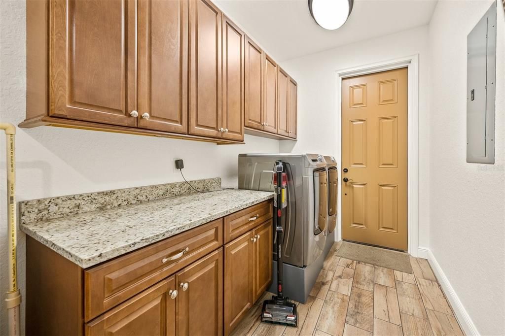 Active With Contract: $449,900 (2 beds, 1 baths, 1380 Square Feet)