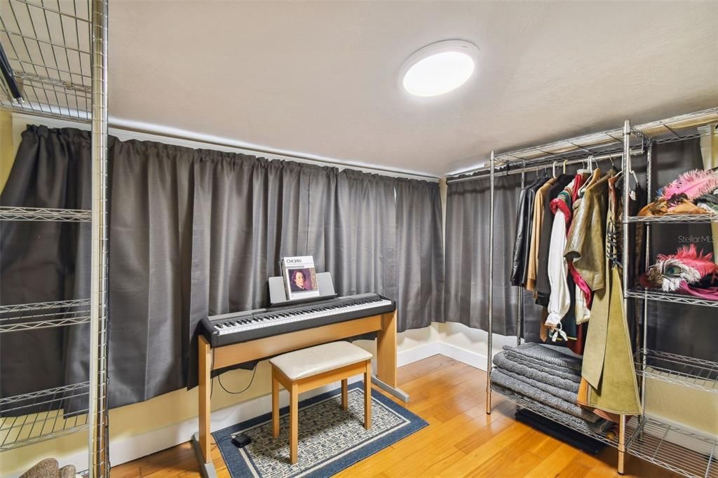 another look at potential walk in closet
