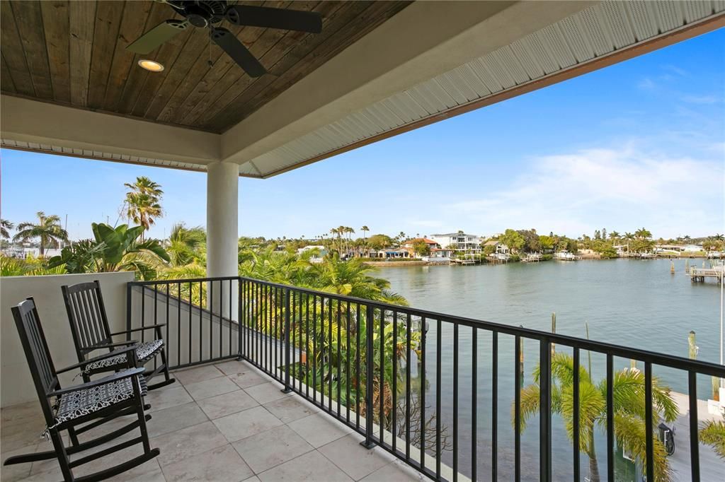 Recently Sold: $2,800,000 (4 beds, 3 baths, 3198 Square Feet)