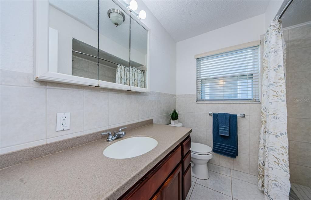 For Sale: $389,000 (2 beds, 1 baths, 900 Square Feet)