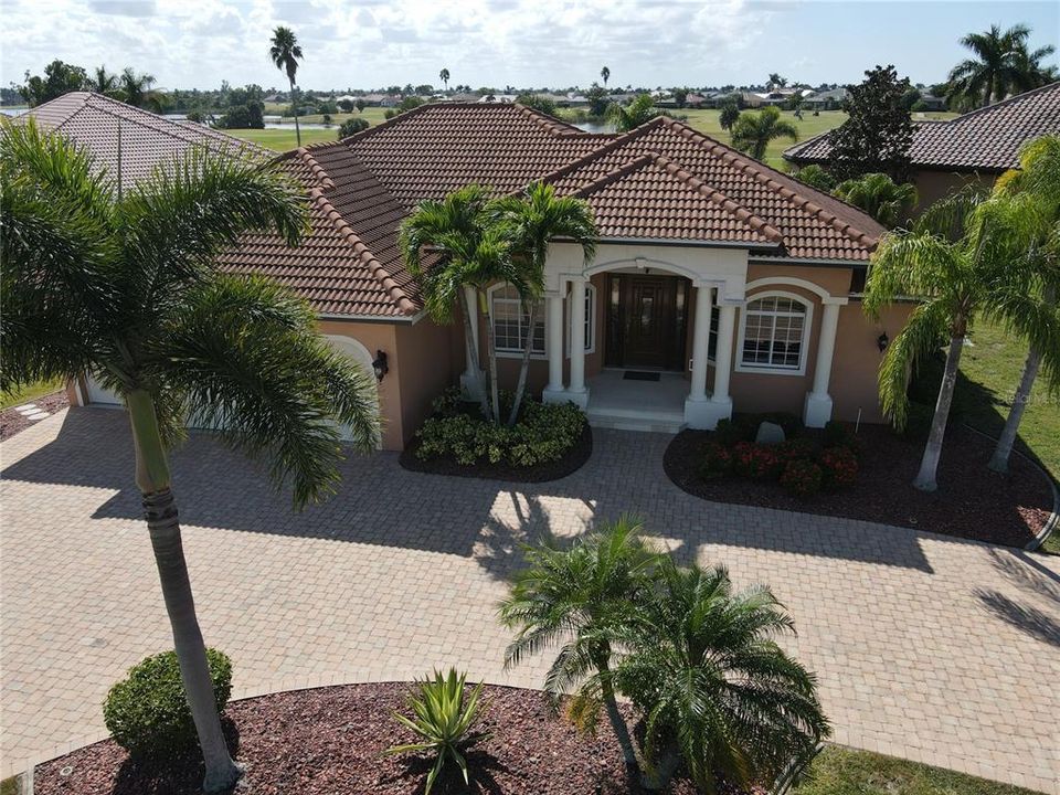 Recently Sold: $699,900 (3 beds, 2 baths, 2128 Square Feet)