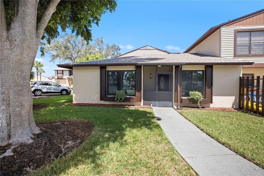 Recently Sold: $210,000 (2 beds, 2 baths, 982 Square Feet)