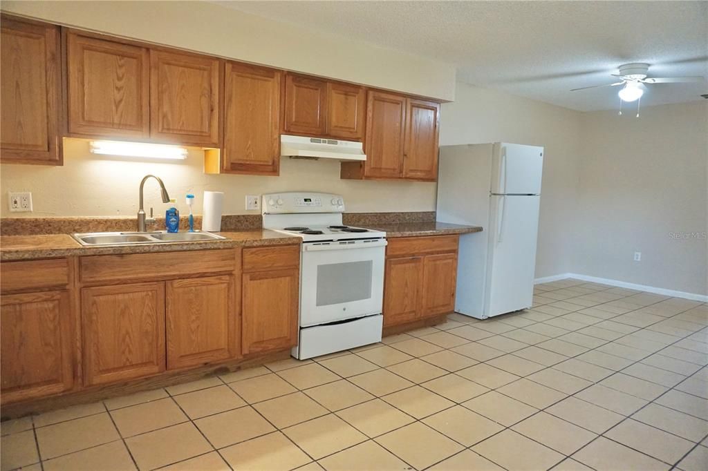 Recently Rented: $1,200 (2 beds, 1 baths, 944 Square Feet)