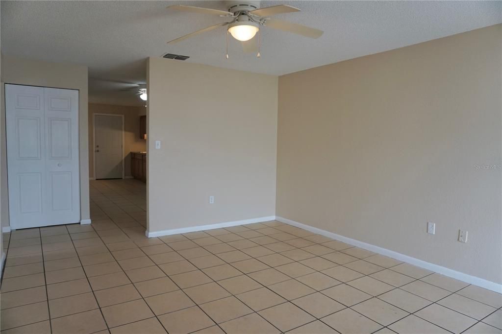 Recently Rented: $1,200 (2 beds, 1 baths, 944 Square Feet)