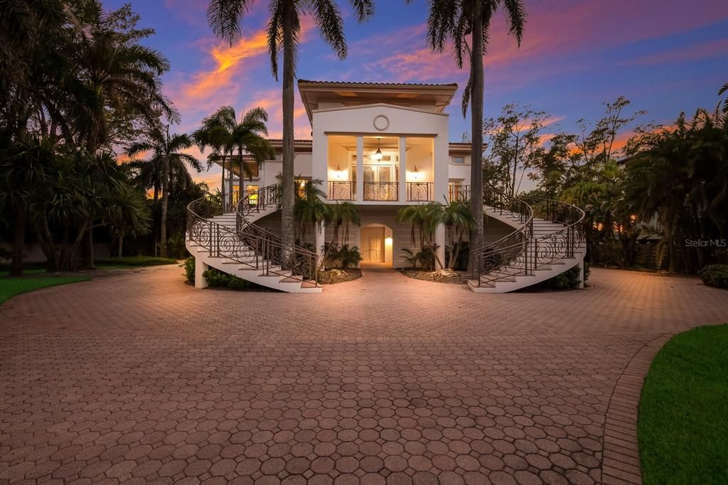 Recently Sold: $10,500,000 (4 beds, 6 baths, 5596 Square Feet)