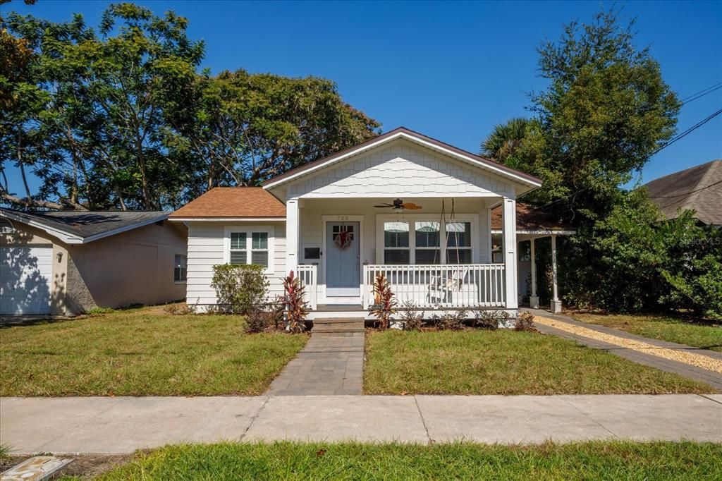 Recently Sold: $624,900 (3 beds, 3 baths, 1794 Square Feet)