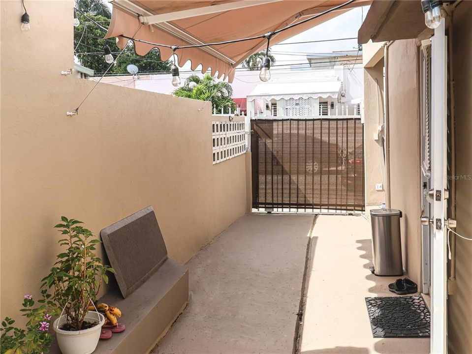 Vendido Recientemente: $288,000 (3 camas, 2 baños, 1253 Pies cuadrados)