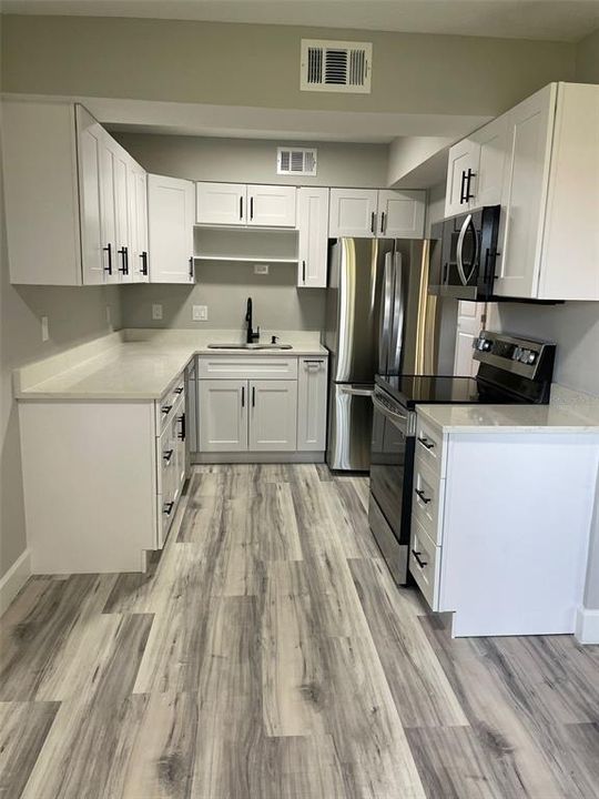 Active With Contract: $155,000 (1 beds, 1 baths, 768 Square Feet)