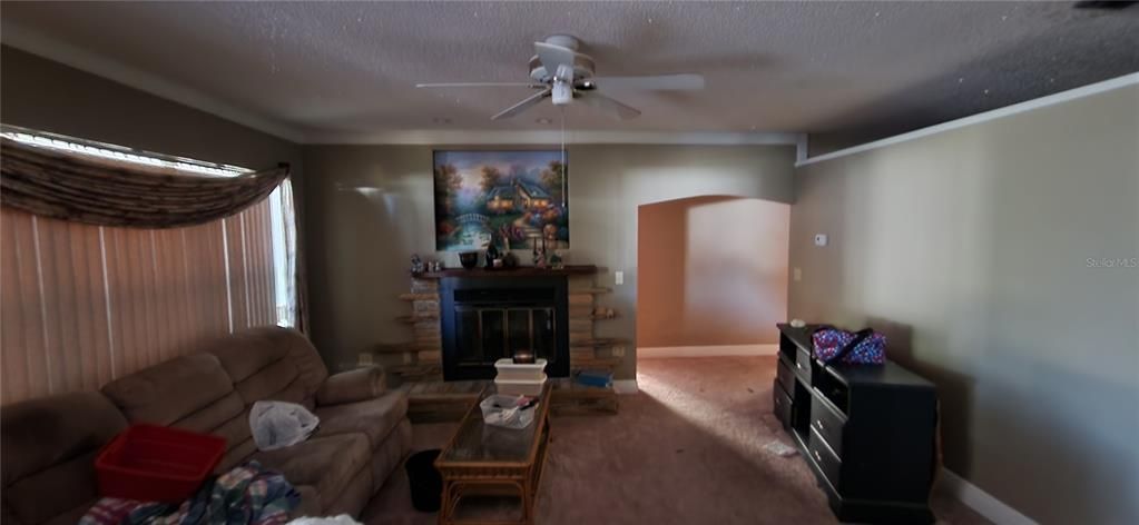 For Sale: $195,000 (3 beds, 2 baths, 1368 Square Feet)