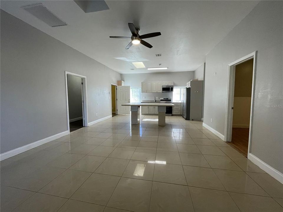 For Rent: $2,200 (3 beds, 2 baths, 3300 Square Feet)