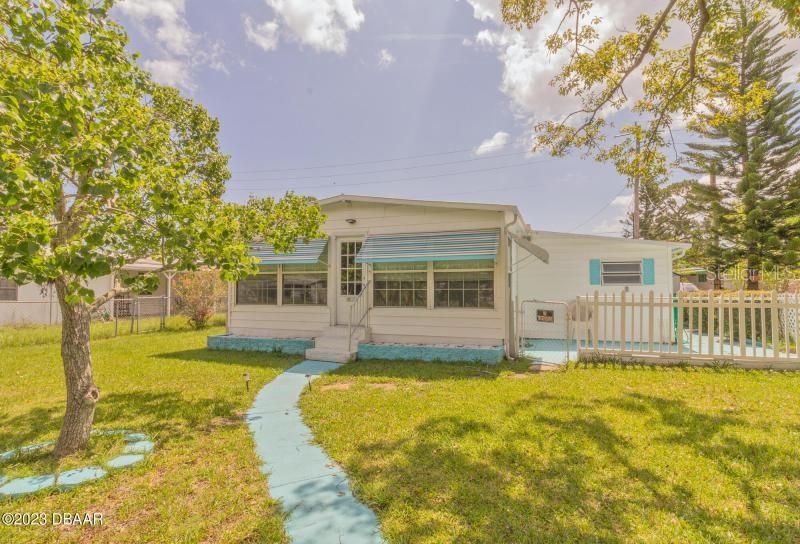 Recently Sold: $139,000 (2 beds, 2 baths, 1104 Square Feet)