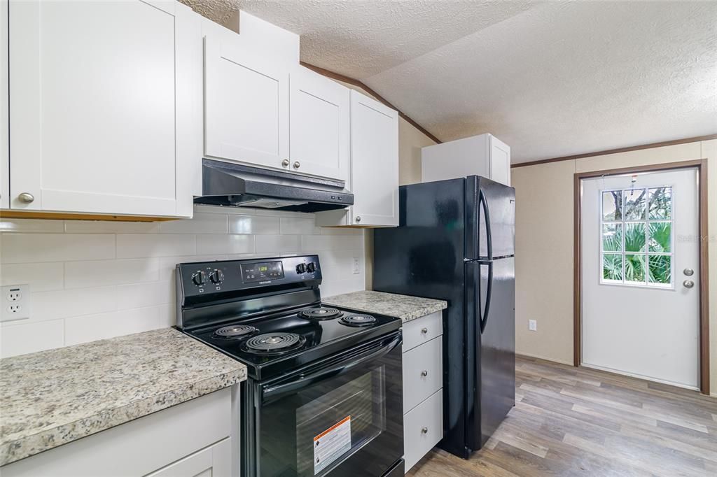Active With Contract: $205,000 (3 beds, 2 baths, 1140 Square Feet)