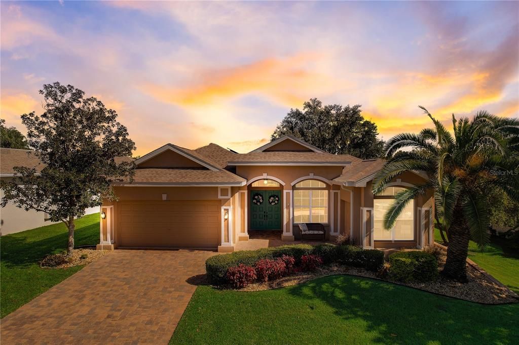 Recently Sold: $750,000 (4 beds, 3 baths, 2461 Square Feet)