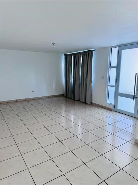 Vendido Recientemente: $445,000 (4 camas, 2 baños, 2600 Pies cuadrados)