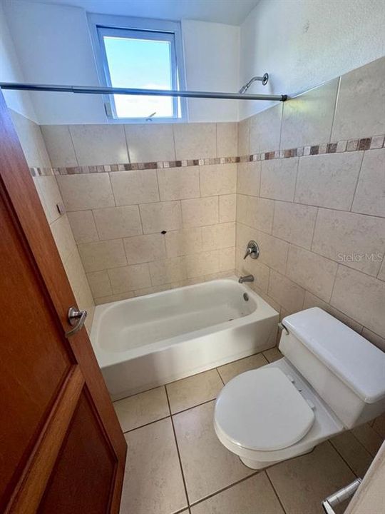 Vendido Recientemente: $445,000 (4 camas, 2 baños, 2600 Pies cuadrados)