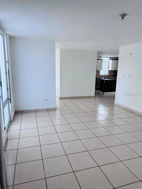 Vendido Recientemente: $445,000 (4 camas, 2 baños, 2600 Pies cuadrados)