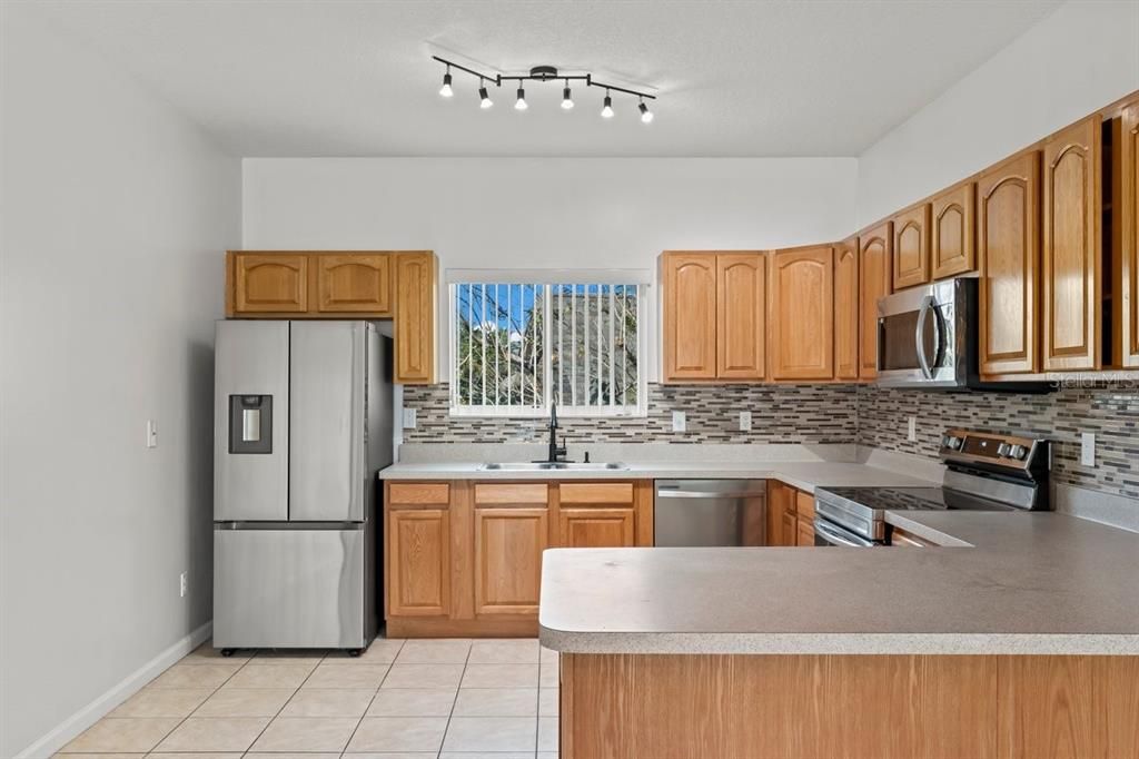 For Sale: $350,000 (3 beds, 2 baths, 1819 Square Feet)