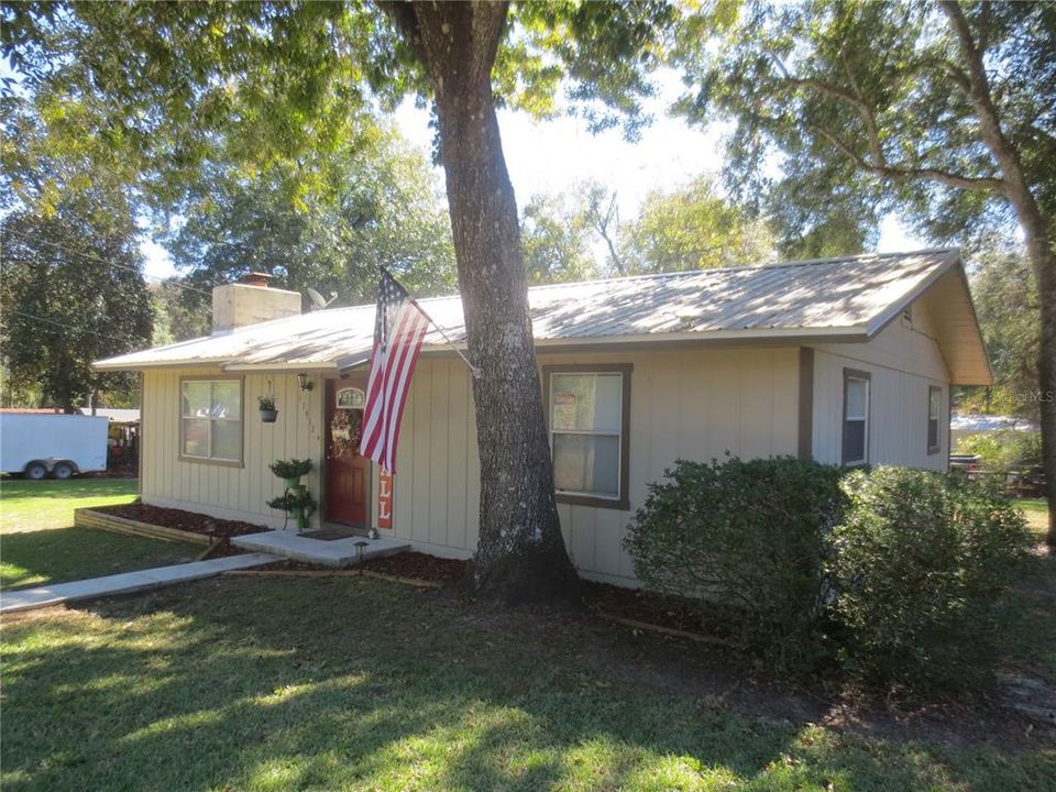 Recently Sold: $165,000 (3 beds, 2 baths, 1632 Square Feet)