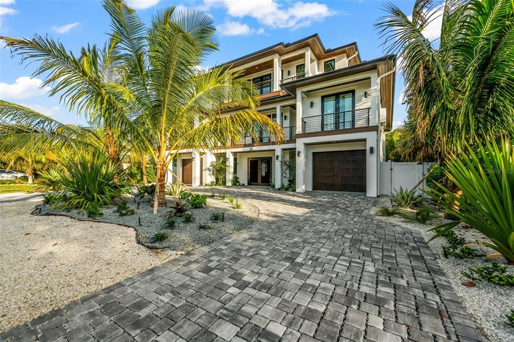 For Sale: $7,285,000 (6 beds, 6 baths, 3675 Square Feet)