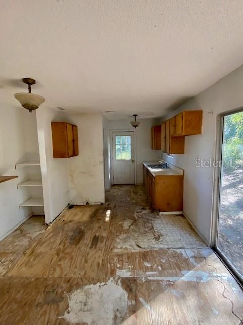 Recently Sold: $69,900 (3 beds, 2 baths, 1444 Square Feet)