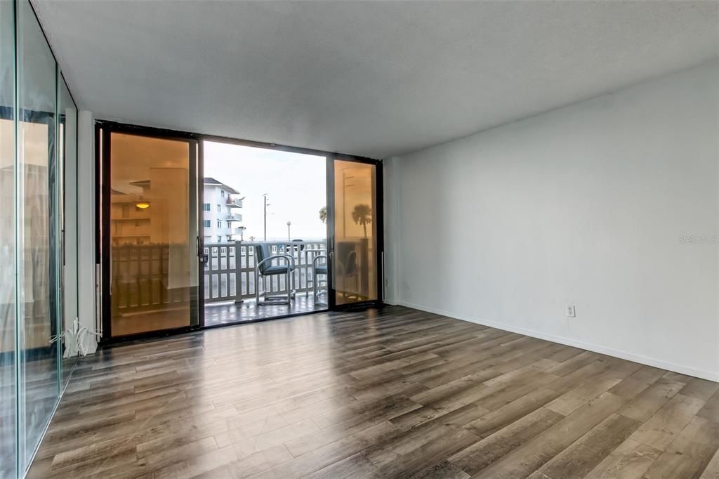 For Sale: $189,000 (1 beds, 1 baths, 658 Square Feet)